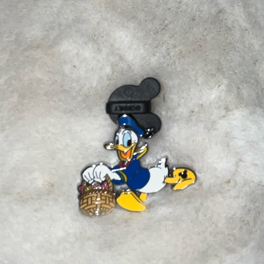 2025 Wave A Easter Donald Duck Pin